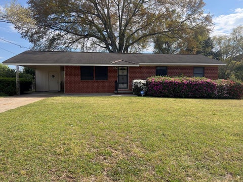 Homes For Sale - 303 Camellia Dr<br/> Enterprise, AL 36330