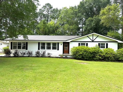 Homes For Sale - 409 Sequoyah Dr<br/> Dothan, AL 36303