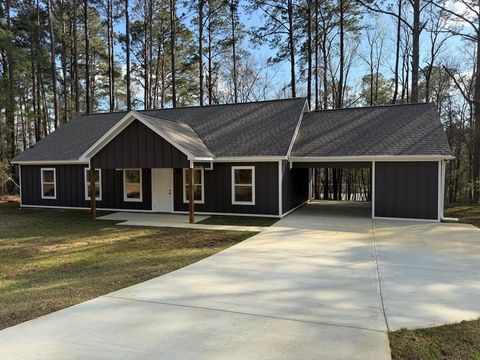 Homes For Sale - 505 E Dogwood Trail<br/> Geneva County, Coffee Springs, AL 36318