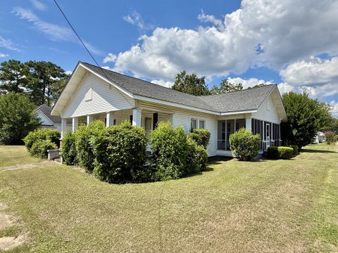 Homes For Sale - 300 W Commerce Street<br/> Geneva County, Hartford, AL 36344
