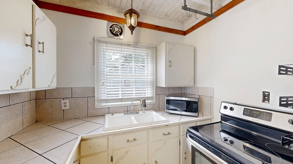 Dothan, Alabama 36303, United States, 3 Bedrooms Bedrooms, ,2 BathroomsBathrooms,Residential,Active,202668