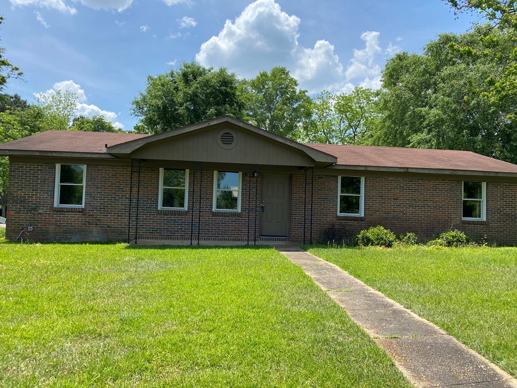 1001 Meharis Circle, Dothan, Alabama image 1