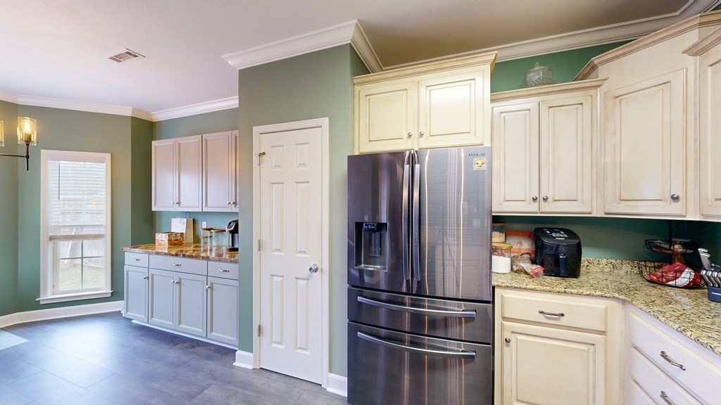 Dothan, Alabama 36301, United States, 3 Bedrooms Bedrooms, ,2 BathroomsBathrooms,Residential,Active,253706