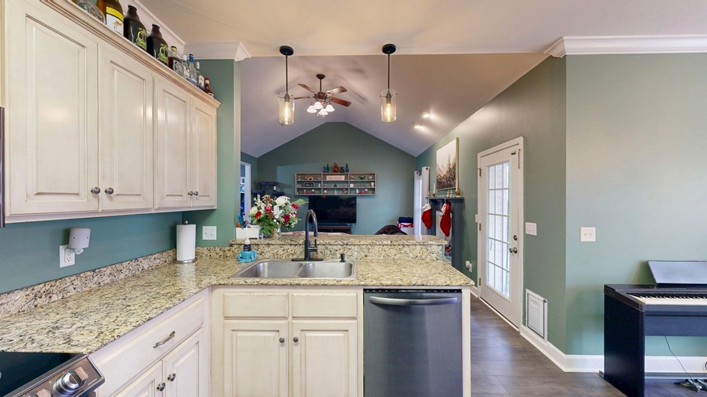 Dothan, Alabama 36301, United States, 3 Bedrooms Bedrooms, ,2 BathroomsBathrooms,Residential,Active,253706