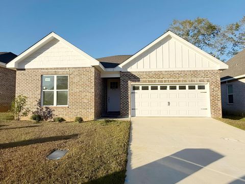 Homes For Sale - 400 Grand Harbor Circle<br/> Dothan, AL 36303