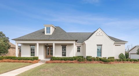 Homes For Sale - 111 Highland Dr<br/> Headland, AL 36345