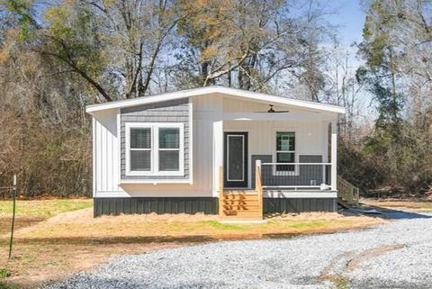 Homes For Sale - 5704 S County Road 49<br/> Geneva County, Slocomb, AL 36375