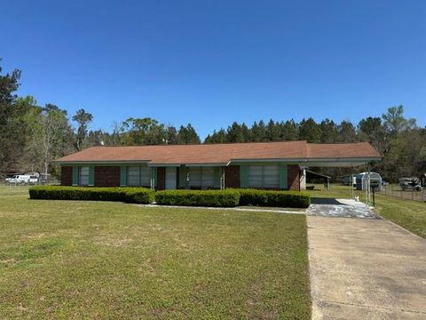 Homes For Sale - 13935 Cottonwood Rd<br/> Cottonwood, AL 36320