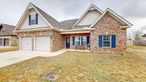 Homes For Sale - 208 Ponderosa Drive<br/> Midland City, AL 36350