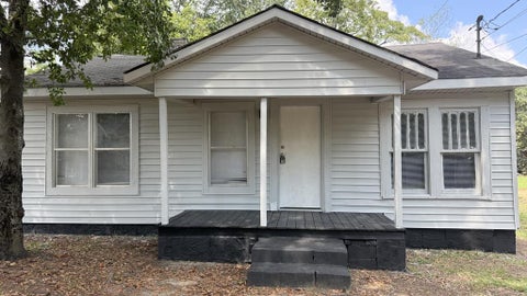 Homes For Sale - 950 Chickasaw Street<br/> Dothan, AL 36301