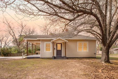 Homes For Sale - 307 1st Ave<br/> Covington County, Andalusia, AL 36420