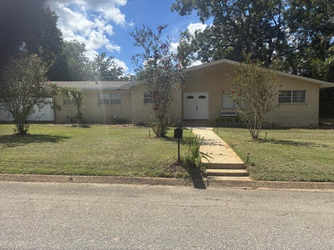 Homes For Sale - 68 S Edwards St<br/> Newton, AL 36352
