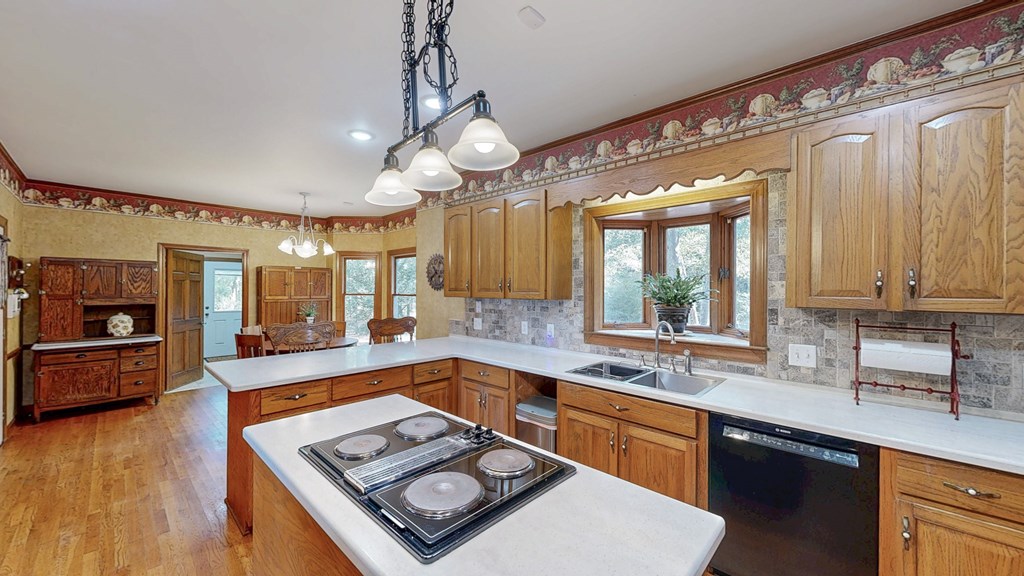 Cowarts, Alabama 36321, United States, 5 Bedrooms Bedrooms, ,3 BathroomsBathrooms,Residential,Active,224906