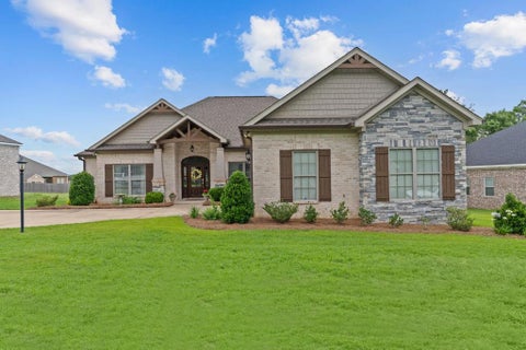 Homes For Sale - 107 Laney Lane<br/> Dothan, AL 36305