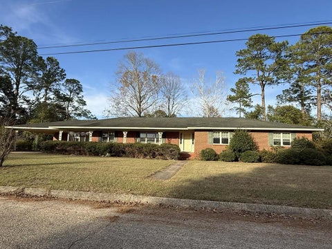 Homes For Sale - 604 W Camelia Street<br/> Geneva, AL 36340