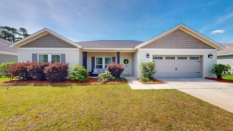 Homes For Sale - 103 Live Oak Court<br/> Headland, AL 36345