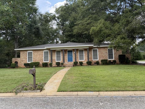 Homes For Sale - 1305 Sussex Court<br/> Houston County, Dothan, AL 36303