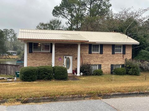 Homes For Sale - 1258 Meadowlake Dr<br/> Ozark, AL 36360