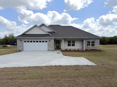 Homes For Sale - 562 N John Street<br/> New Brockton, AL 36351