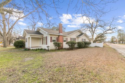 Homes For Sale - 200 Forrest Street<br/> Headland, AL 36345