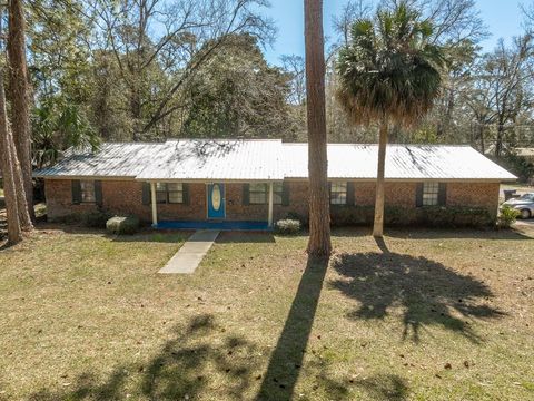 Photo of 294 Prado St, Apalachicola, FL 32320 (MLS # 323859)