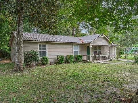 Photo of 143 Ann Cir, Crawfordville, FL 32327 (MLS # 324962)