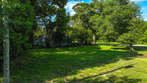 Photo of 310 NW 10th St, Carrabelle, FL 32322 (MLS # 329291)