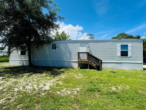 Photo of 1001 NE 2nd St, Carrabelle, FL 32322 (MLS # 318126)