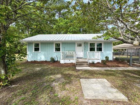 Photo of 274 25th Ave, Apalachicola, FL 32320 (MLS # 328012)