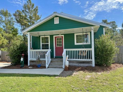 Photo of 1727 Landing St, Carrabelle, FL 32322 (MLS # 321130)