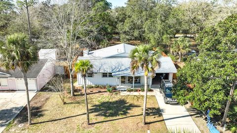 Photo of 126 Carl King Ave, Carrabelle, FL 32322 (MLS # 326593)
