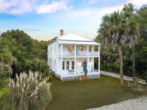 Photo of 107 Ave B, Apalachicola, FL 32320 (MLS # 325180)