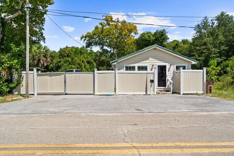 Photo of 155 Robbins Ave, Port Saint Joe, FL 32456 (MLS # 323991)