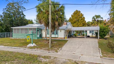 Photo of 605 10th St, Port Saint Joe, FL 32456 (MLS # 324487)