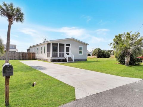 Photo of 206 4th St, Mexico Beach, FL 32456 (MLS # 327884)
