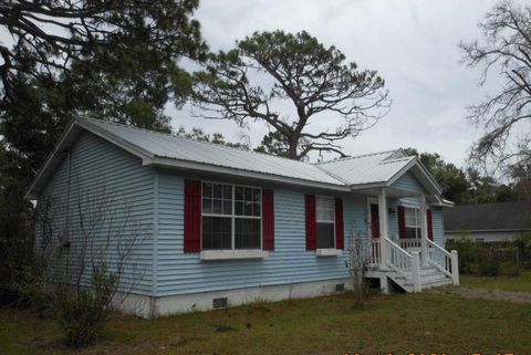 Photo of 107 15th St, Apalachicola, FL 32320 (MLS # 323805)