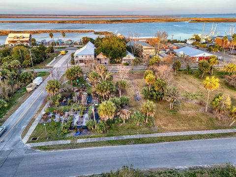 Photo of 30 Ave G, Apalachicola, FL 32320 (MLS # 322227)