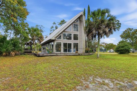 Photo of 174 River Rd, Carrabelle, FL 32322 (MLS # 324650)