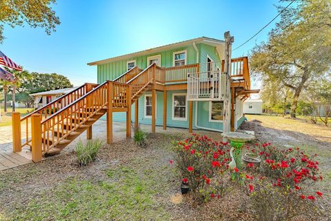 Photo of 248 Ponce De Leon St, Port Saint Joe, FL 32456 (MLS # 327909)