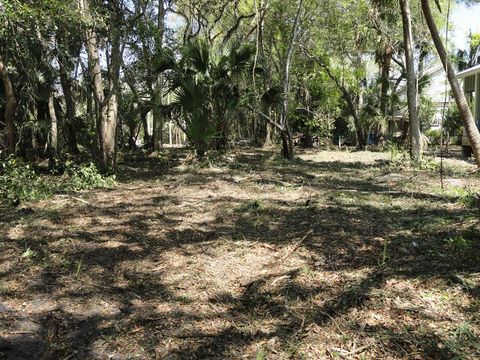 Photo of 257 7th St, Apalachicola, FL 32320 (MLS # 328002)