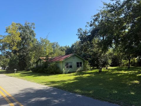 Photo of 128 16th St, Apalachicola, FL 32320 (MLS # 324259)