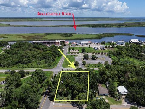 Photo of 215 4th St, Apalachicola, FL 32320 (MLS # 322624)