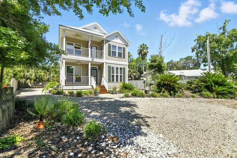 Photo of 40 Myrtle St, Apalachicola, FL 32320 (MLS # 322728)