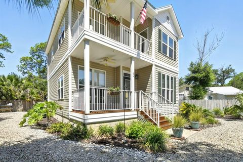 Photo of 40 Myrtle St, Apalachicola, FL 32320 (MLS # 322728)