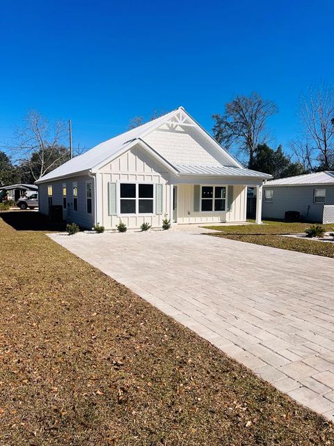 Photo of 111 11th St, Apalachicola, FL 32320 (MLS # 325013)