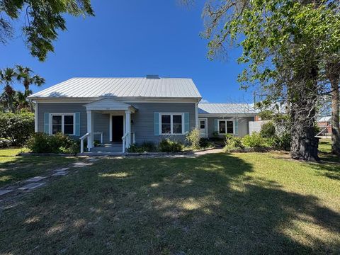 Photo of 123 Ave C, Apalachicola, FL 32320 (MLS # 328151)