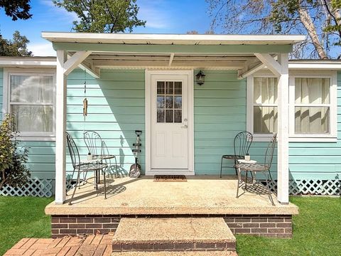 Photo of 119 Knollwood St, Wewahitchka, FL 32465 (MLS # 327750)