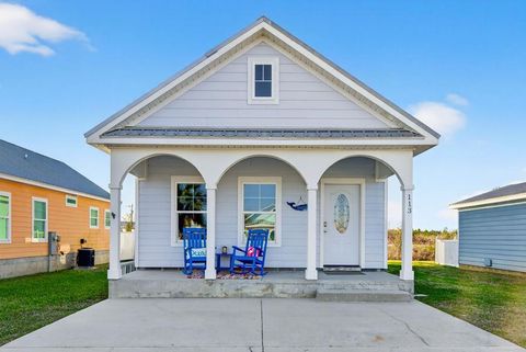 Photo of 113 Ocean View Dr, Mexico Beach, FL 32456 (MLS # 327789)