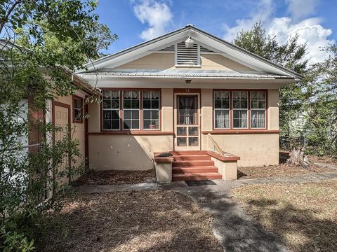 Photo of 52 17th St, Apalachicola, FL 32320 (MLS # 320343)