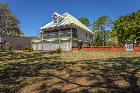 Photo of 433 River Rd, Carrabelle, FL 32322 (MLS # 327987)